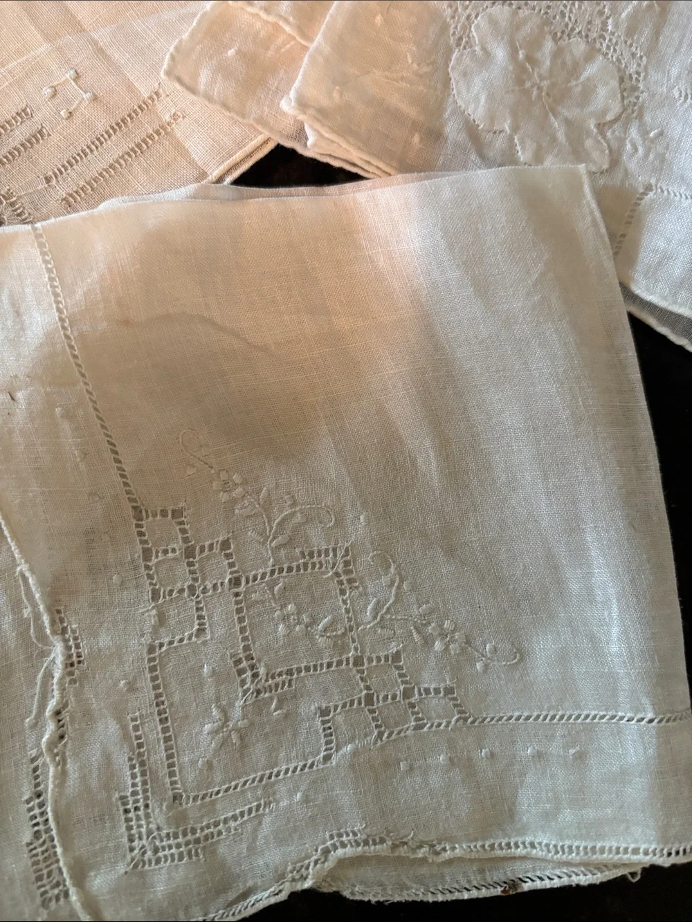 Vintage White Embroidered Linen Napkins - Set of 4